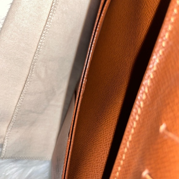 Available ✨
LOUIS VUITTON BRAZZA WALLET MONOGRAM - Picture 7 of 16